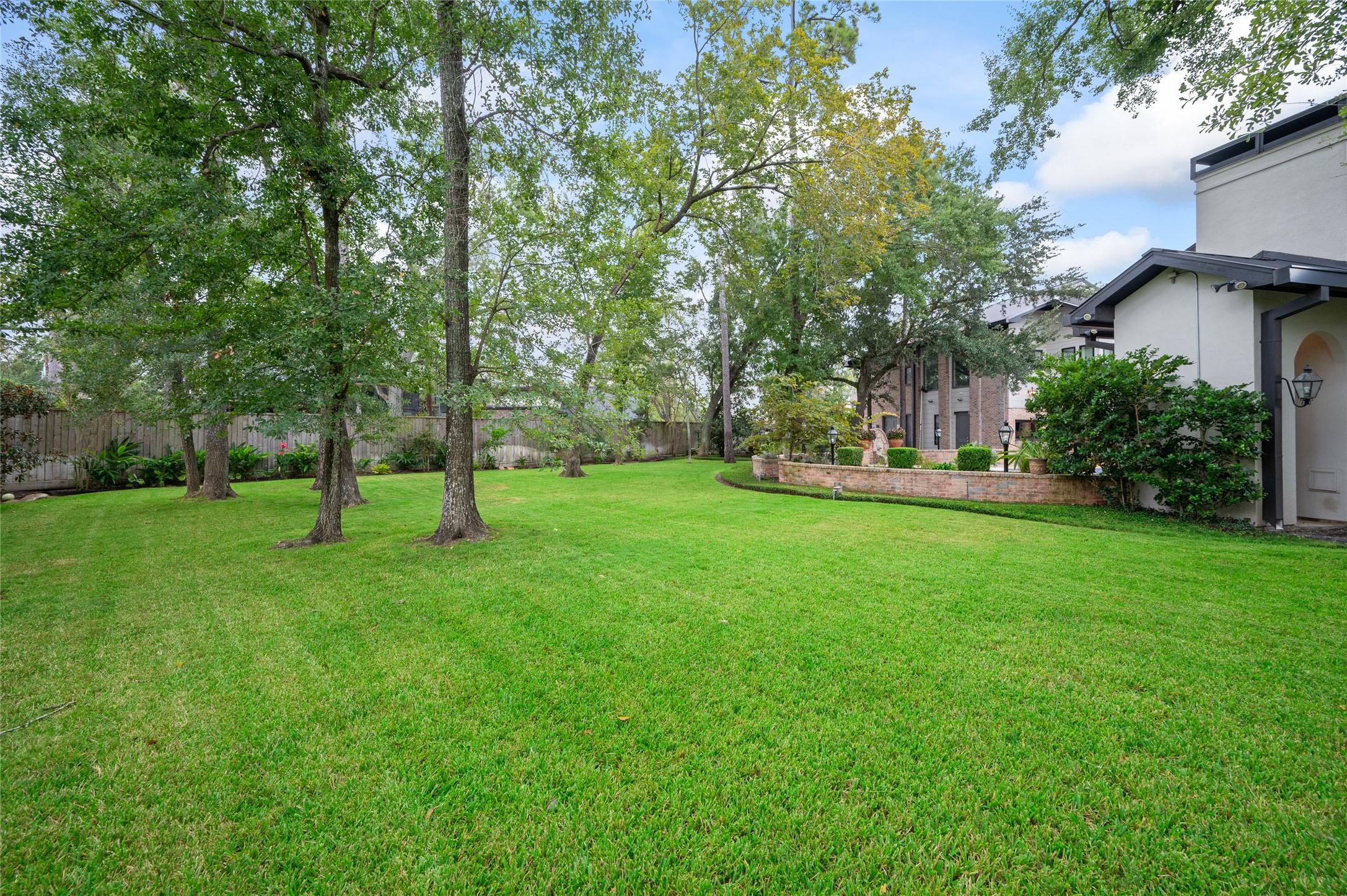 11518 Shadow Way Street Houston, TX 77024 - Photo 44 of 50 a view of a park with a tree