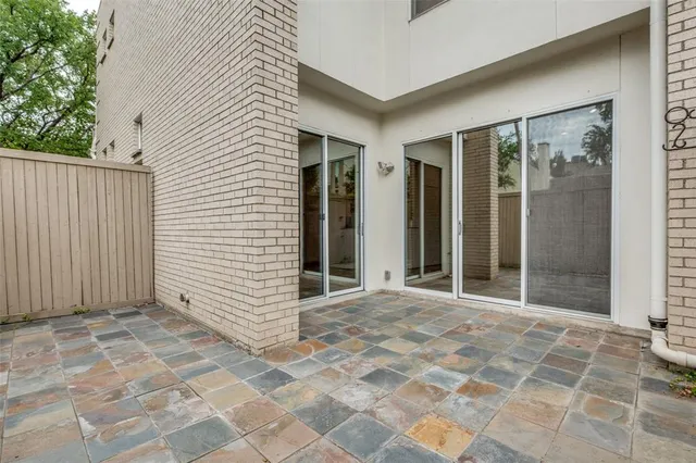a view of an house with swimming pool