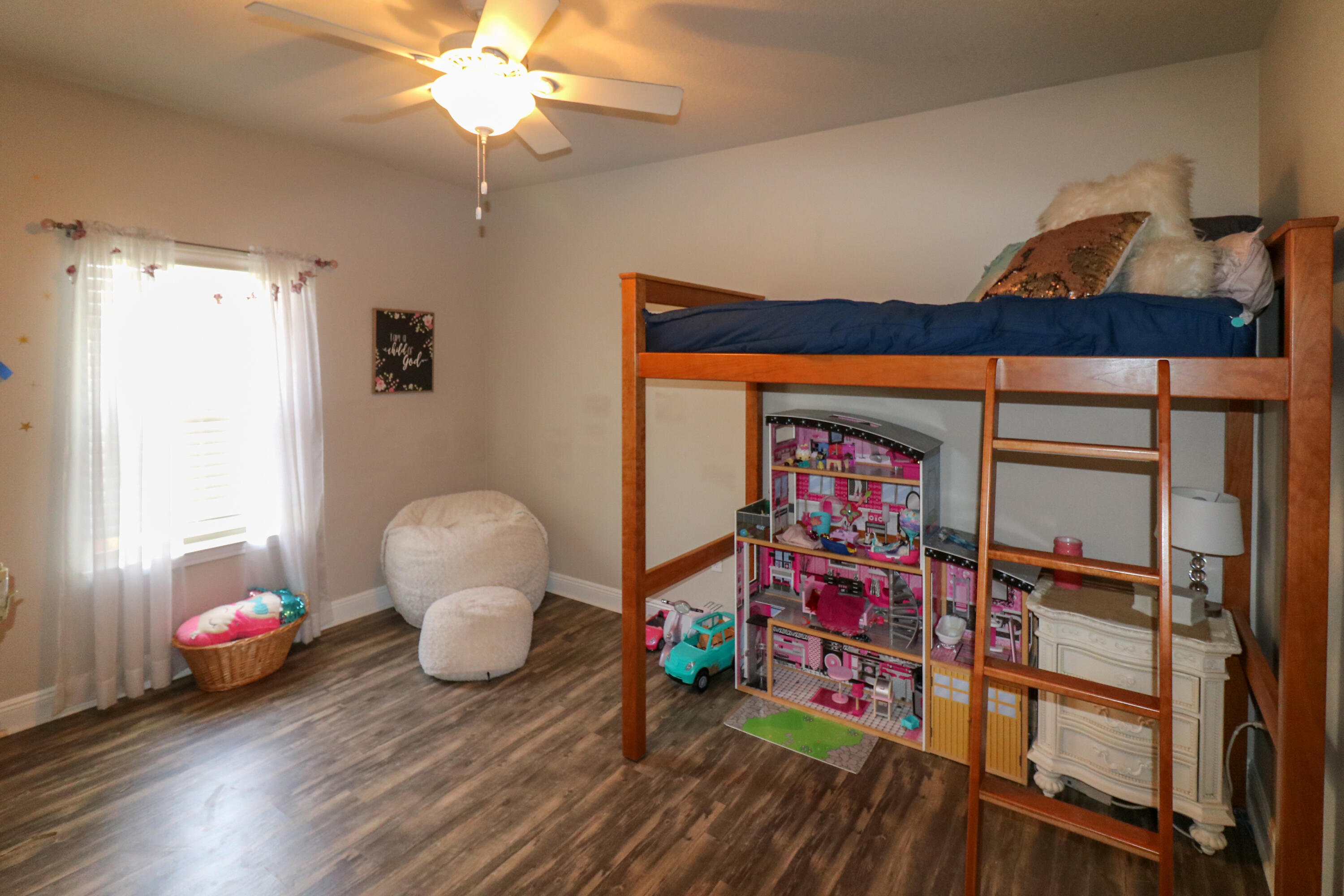 675 Red Fern Road Crestview, FL 32536 - Photo 23 of 35 a view of a livingroom with furniture and workspace