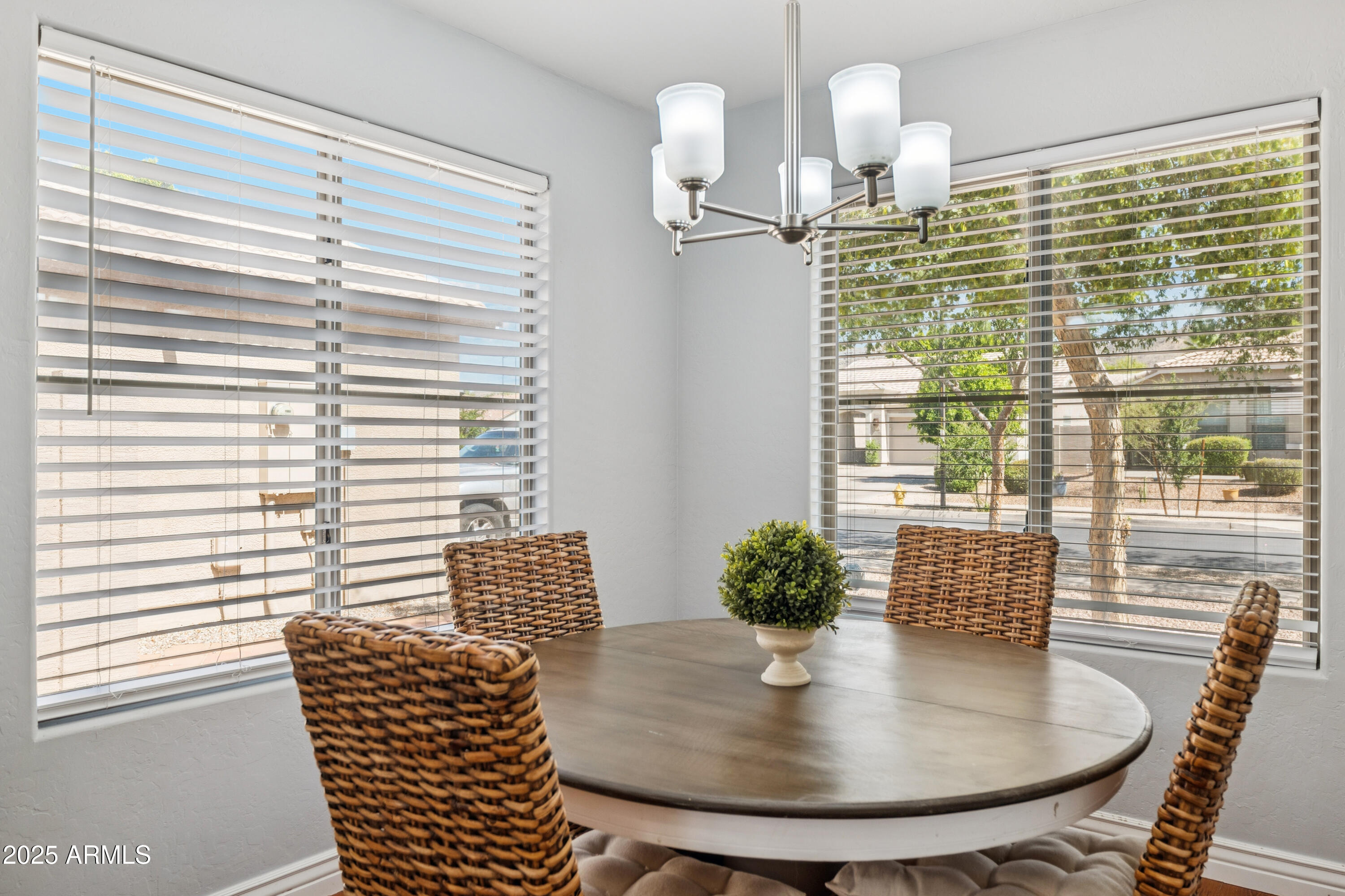 1718 East Harwell Road Phoenix, AZ 85042 - Photo 12 of 35 13-P1105903