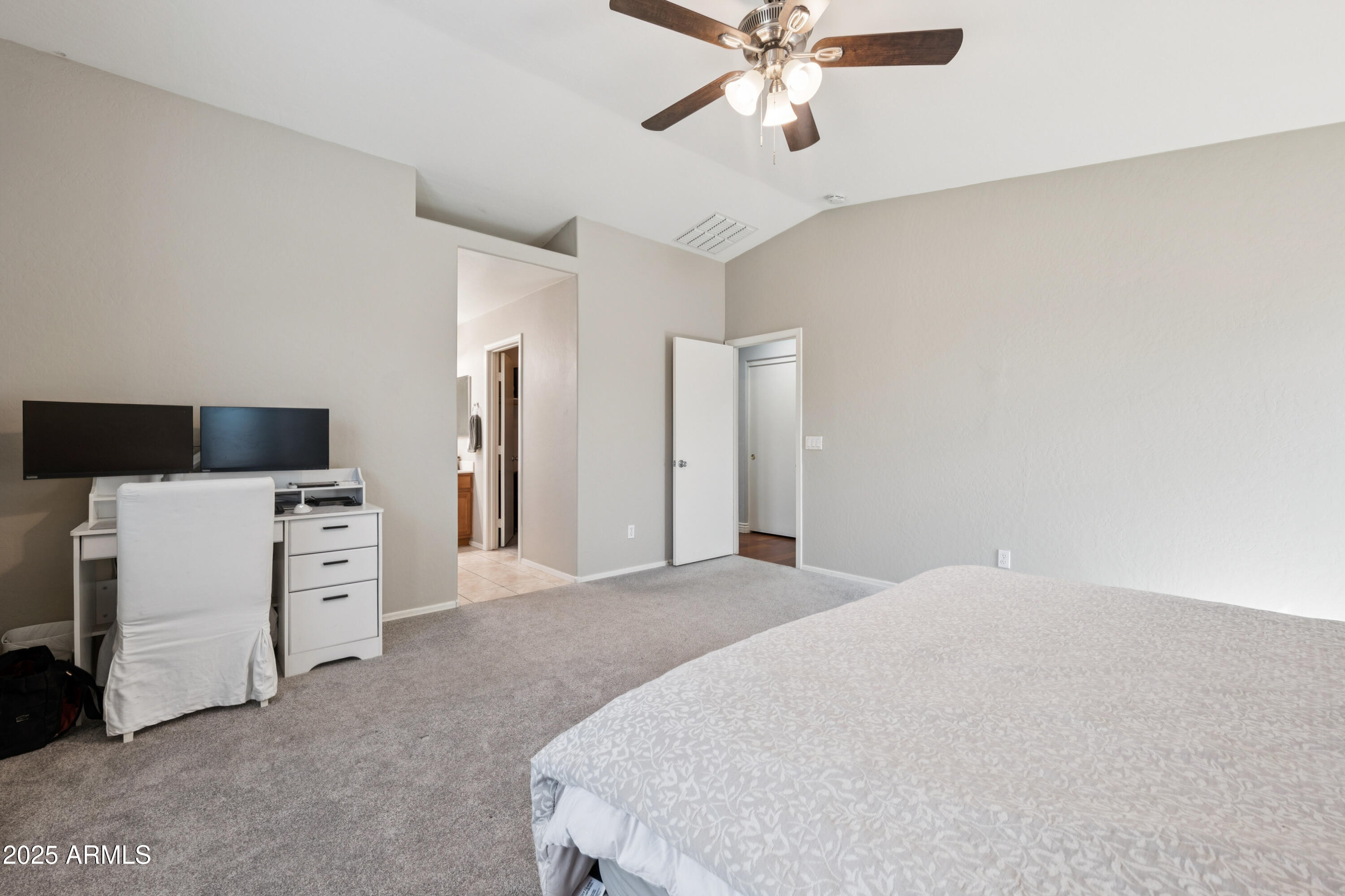 1718 East Harwell Road Phoenix, AZ 85042 - Photo 18 of 35 19-P1105953