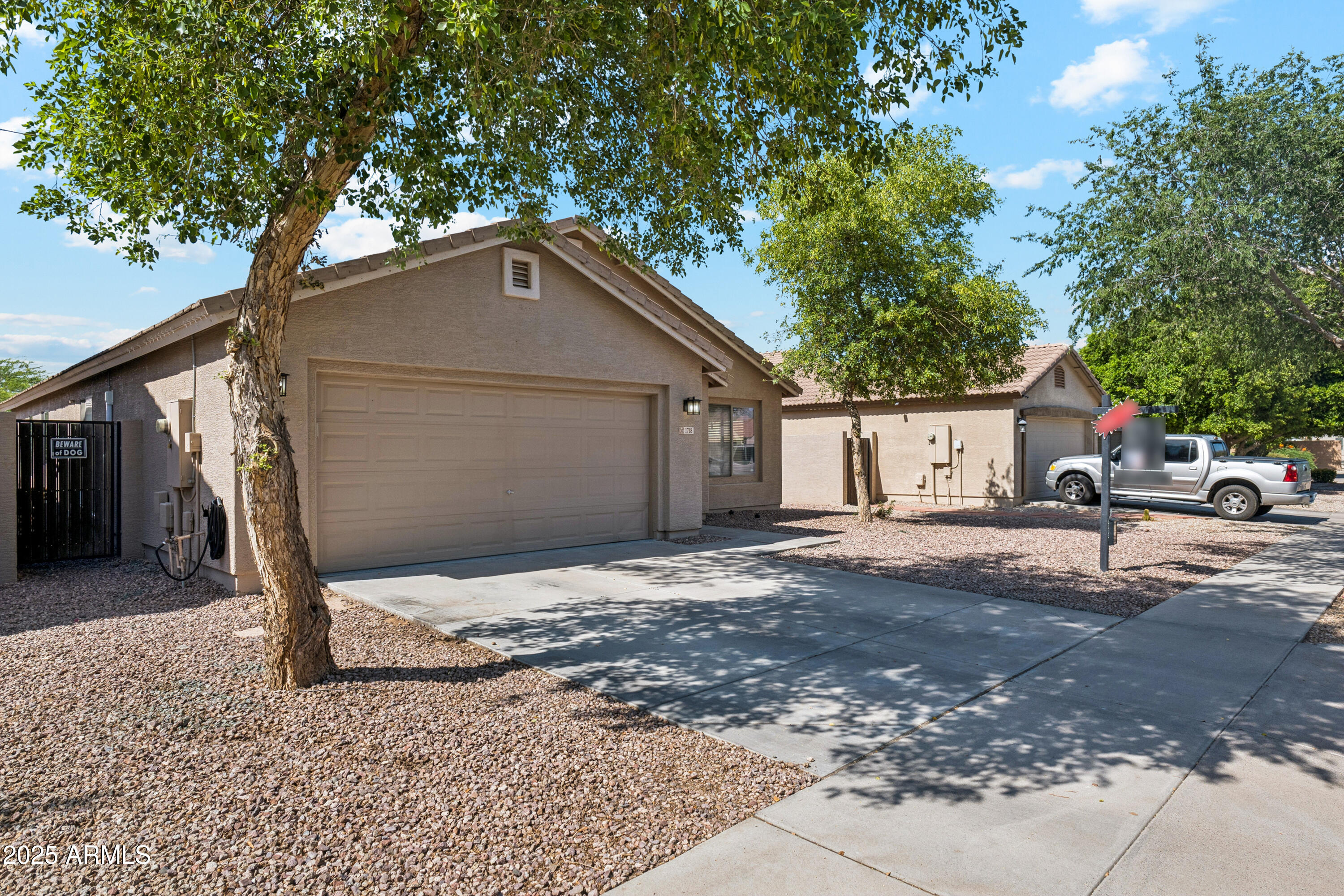 1718 East Harwell Road Phoenix, AZ 85042 - Photo 3 of 35 03-P1106058