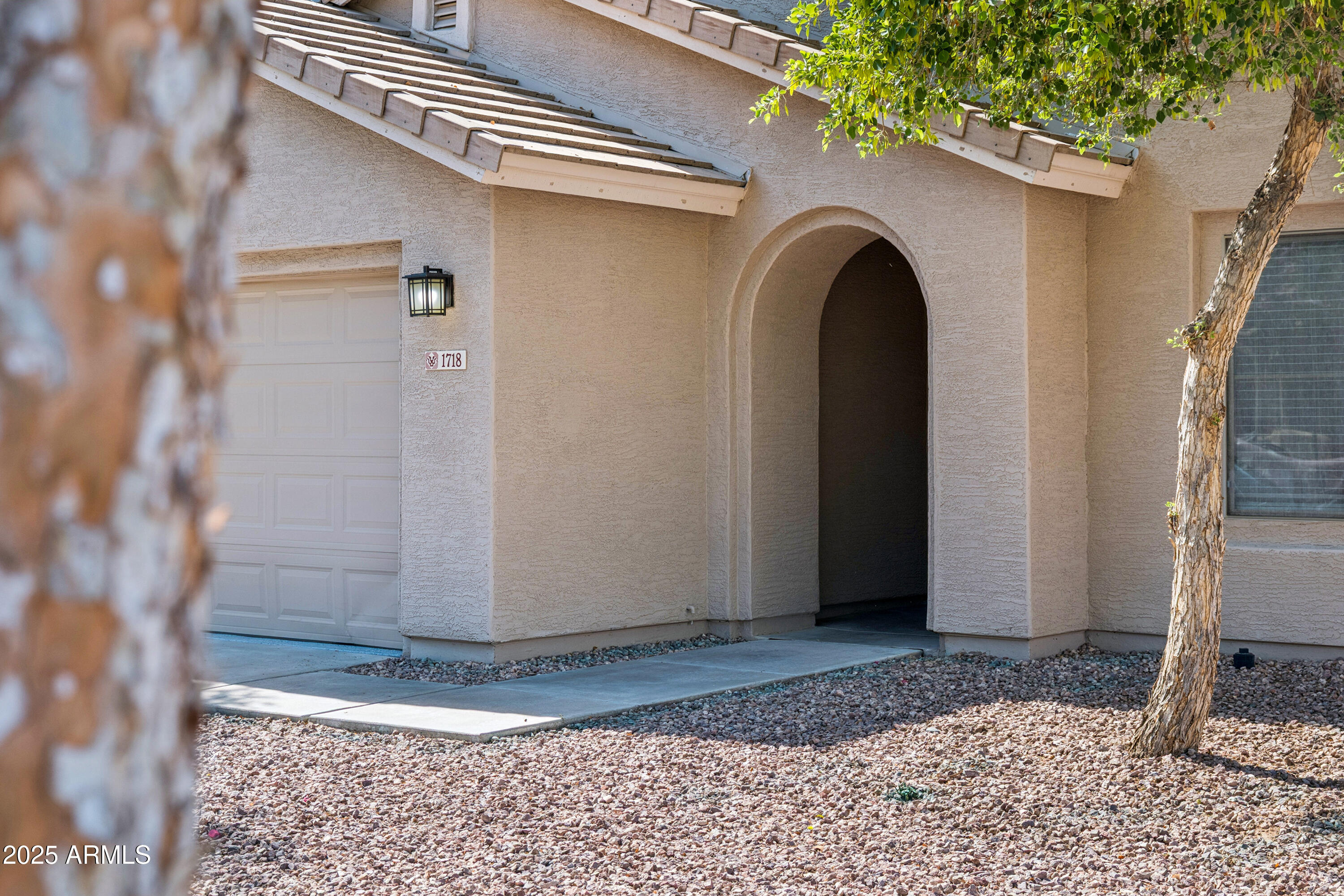 1718 East Harwell Road Phoenix, AZ 85042 - Photo 4 of 35 04-P1106063