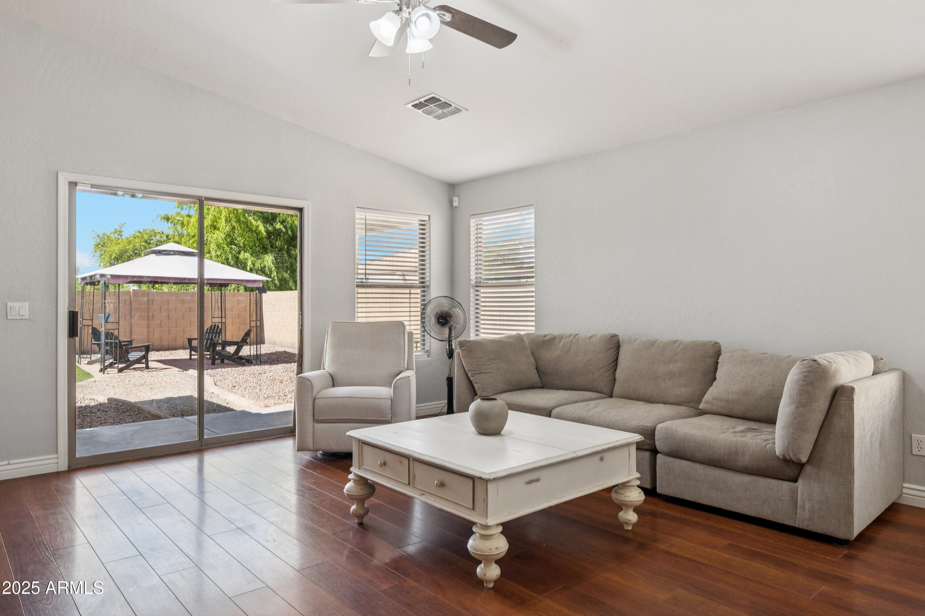 1718 East Harwell Road Phoenix, AZ 85042 - Photo 7 of 35 07-P1106003