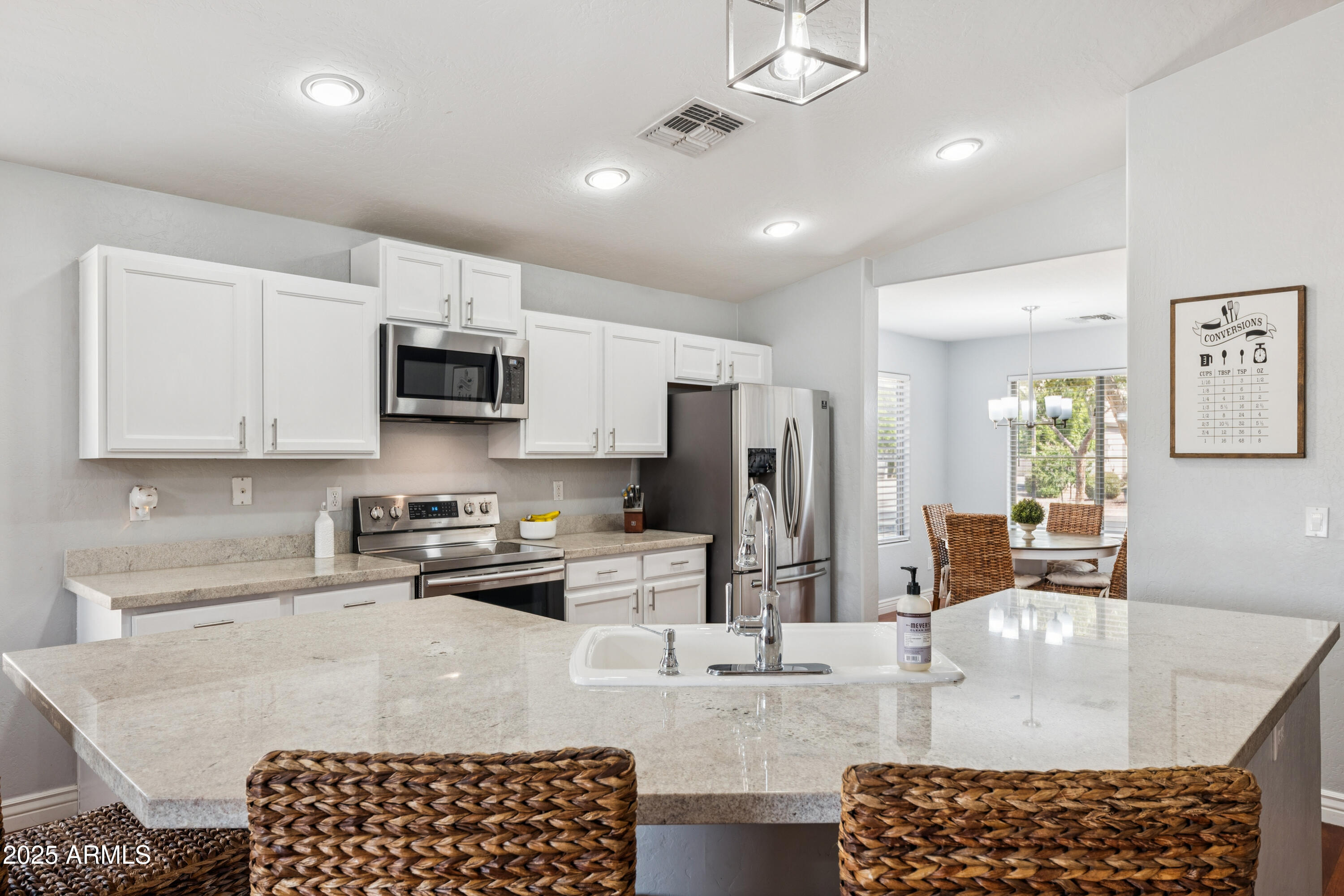 1718 East Harwell Road Phoenix, AZ 85042 - Photo 9 of 35 09-P1105983