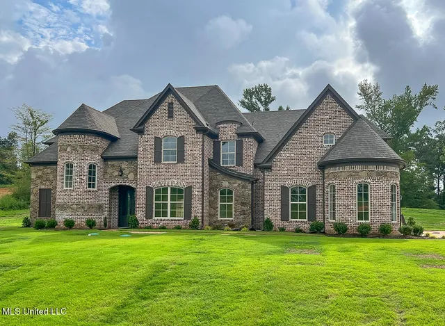 $559,000 | 261 Poplar Lane, Holly Springs, MS 38635