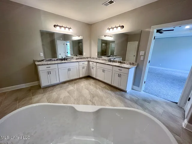 $559,000 | 261 Poplar Lane, Holly Springs, MS 38635