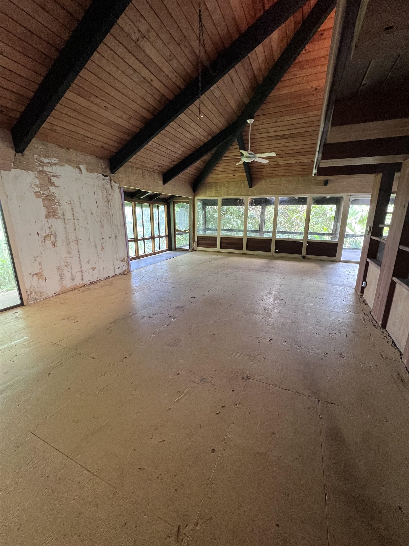 810 Nahiku Road Haiku, HI 96708 - Photo 11 of 50 a view of large room with staircase