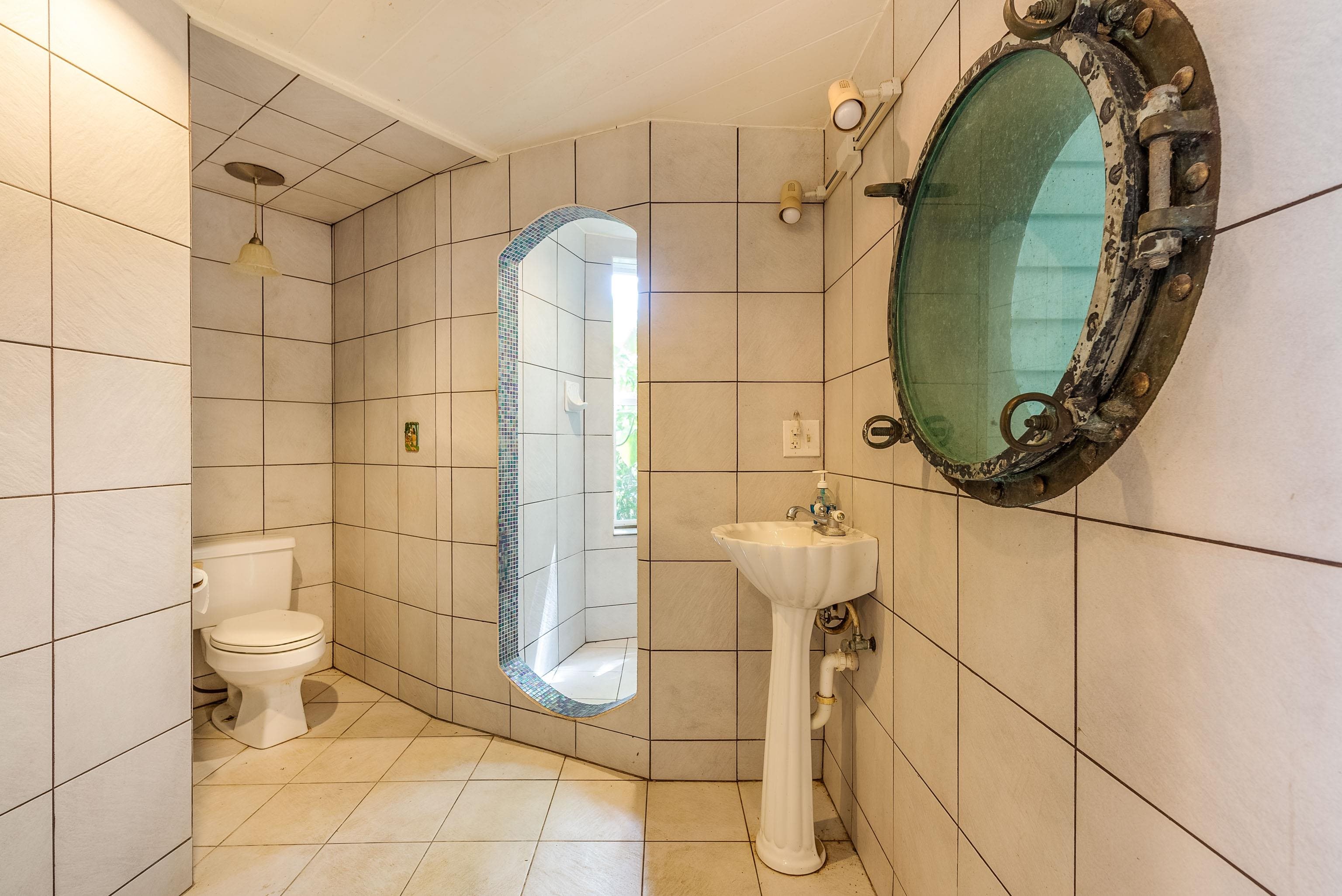 810 Nahiku Road Haiku, HI 96708 - Photo 23 of 50 a bathroom with a toilet and a mirror