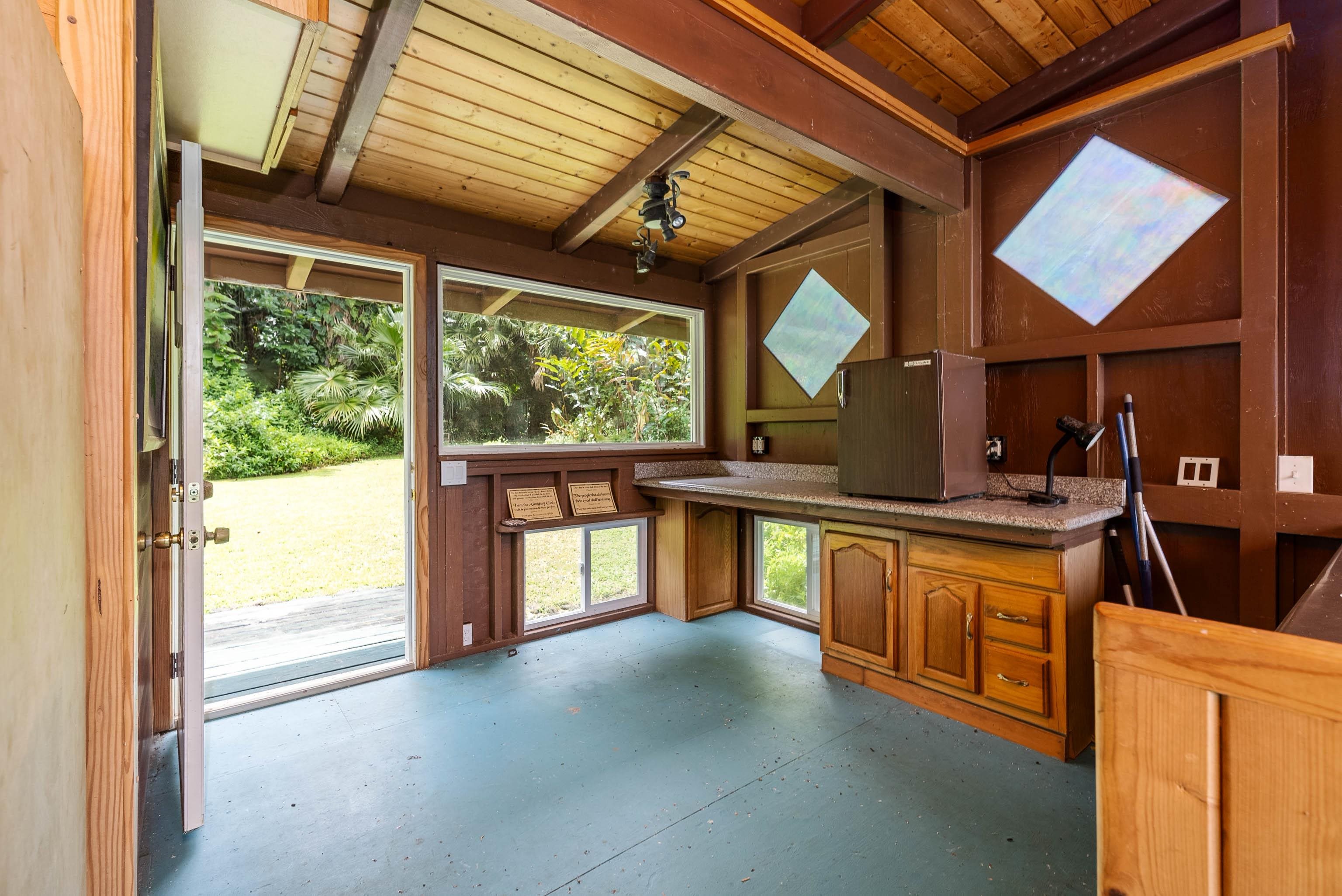 810 Nahiku Road Haiku, HI 96708 - Photo 31 of 50 a view of open kitchen with a large window
