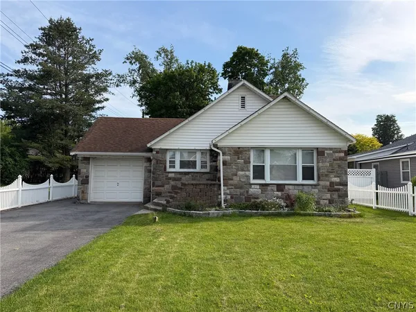 $2,500 | 902 James Street, Utica, NY 13501