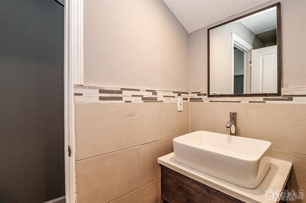 24 Midland Road Edison, NJ 08820 - Photo 34 of 46