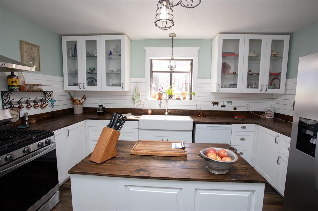 1250 Canyon Road Graham, TX 76450 - Photo 20 of 40 a kitchen with a stove a sink and a refrigerator