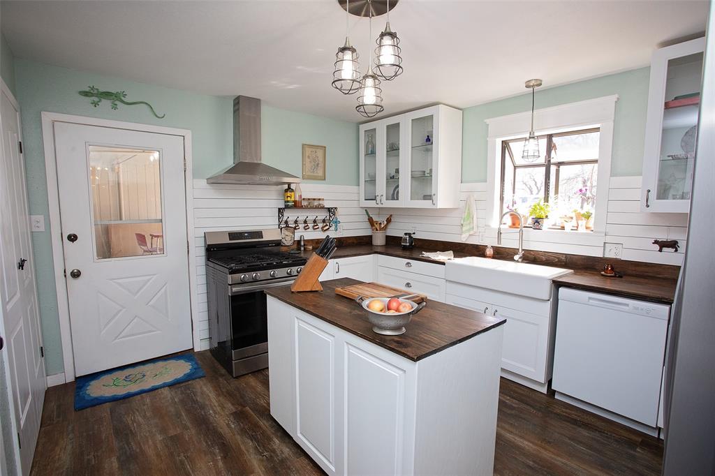 1250 Canyon Road Graham, TX 76450 - Photo 21 of 40 a kitchen that has a sink a stove and a window