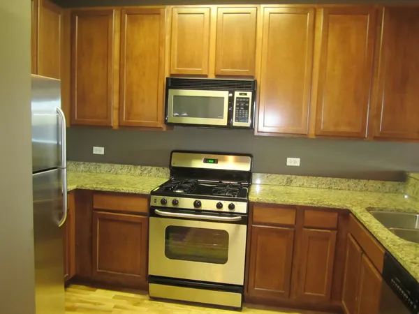 $2,275 | 6420 Double Eagle Drive, Unit 603, Woodridge, IL 60517