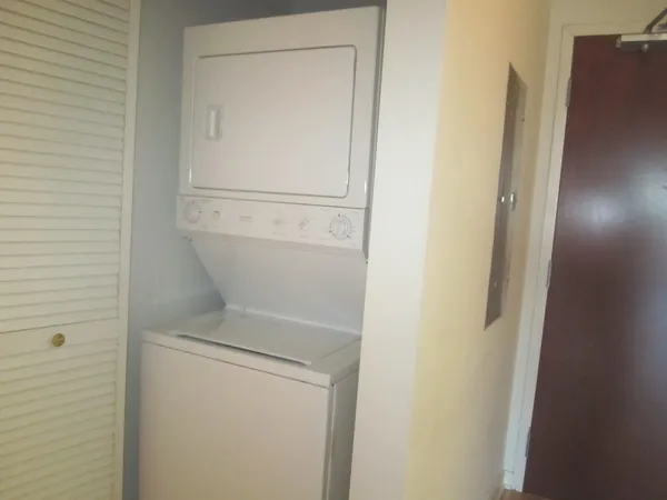 $2,275 | 6420 Double Eagle Drive, Unit 603, Woodridge, IL 60517