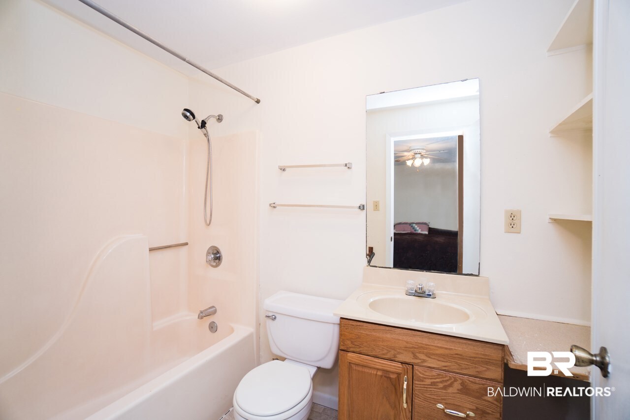26352 Marina Road Orange Beach, AL 36561 - Photo 20 of 32 Guest Bath 2