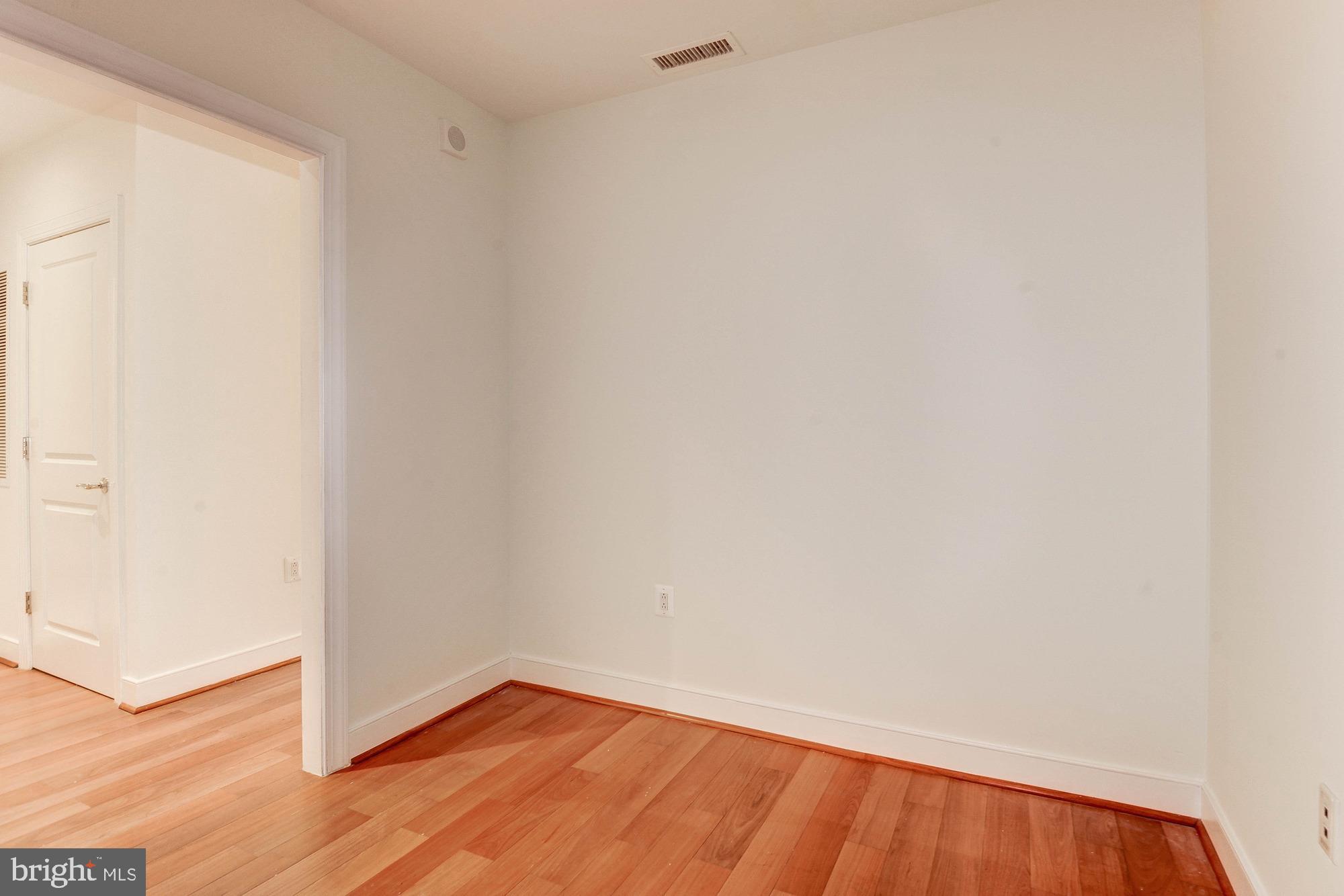 2425 L Street Northwest, Unit 434 Washington, DC 20037 - Photo 5 of 37