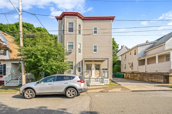 $2,900 | 18 St Clair Street, Unit 3, Lynn, MA 01902