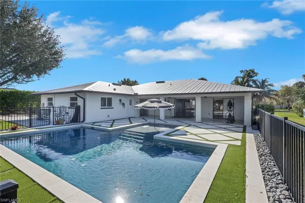 $945,000 | 10450 Windsor Way, Naples, FL 34109