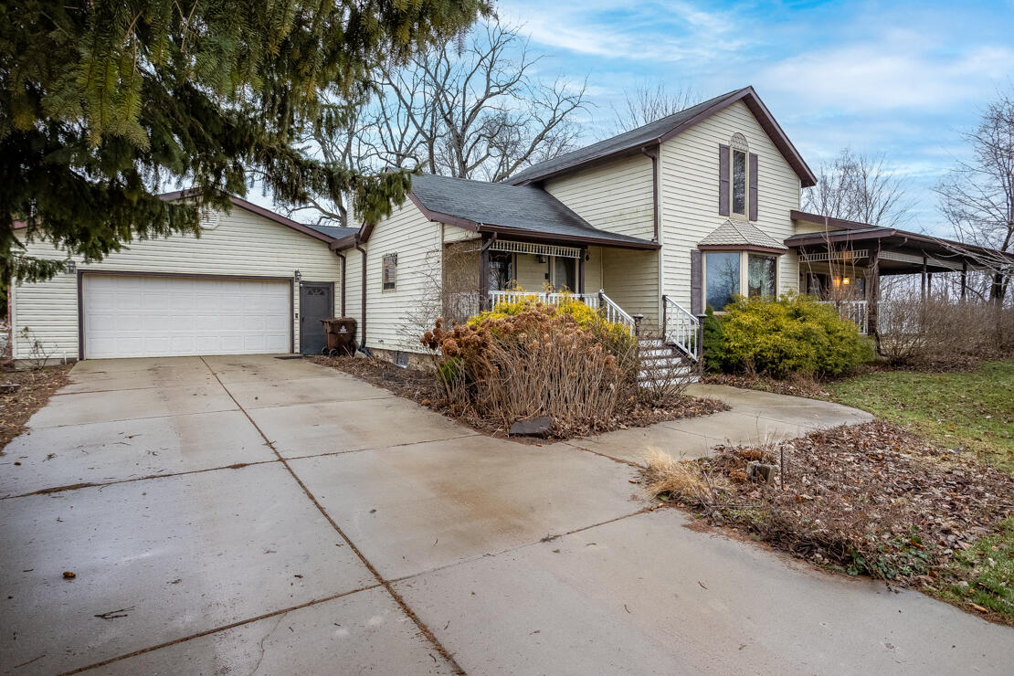 660 Snedeker Road North Webberville, MI 48892 - Photo 2 of 68 0N0A4420-Edit