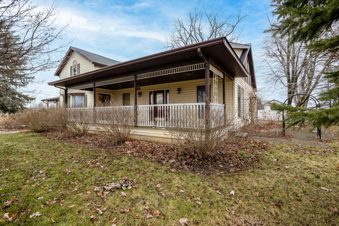 660 Snedeker Road North Webberville, MI 48892 - Photo 3 of 68 0N0A4418-Edit