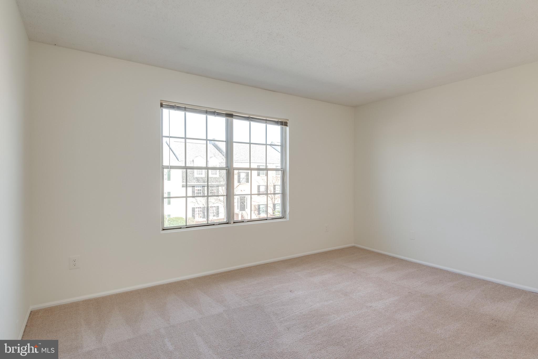 114 Fort Evans Road Southeast, Unit E Leesburg, VA 20175 - Photo 20 of 34 Primary Bedroom