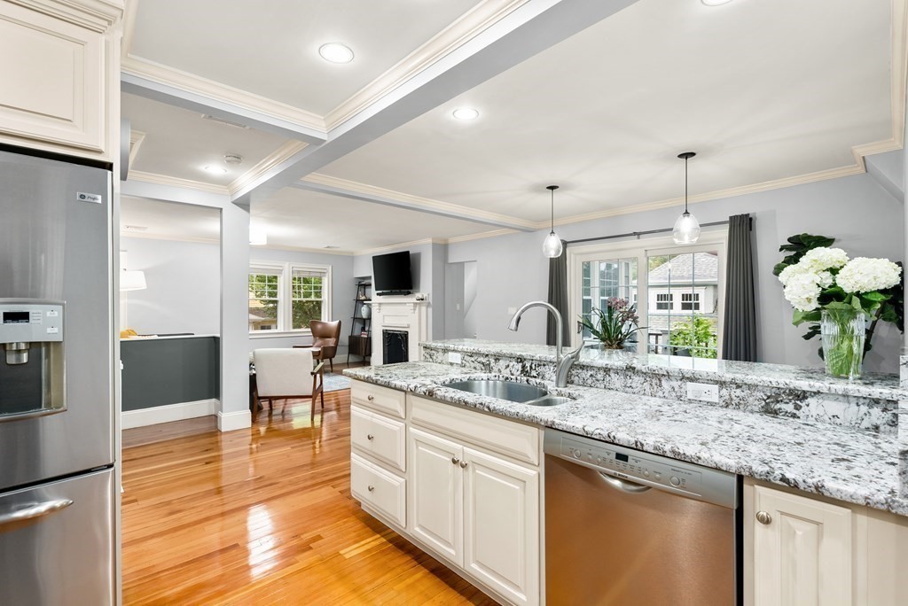 54 Beaconsfield Road, Unit 54 Brookline, MA 02445 - Photo 7 of 21