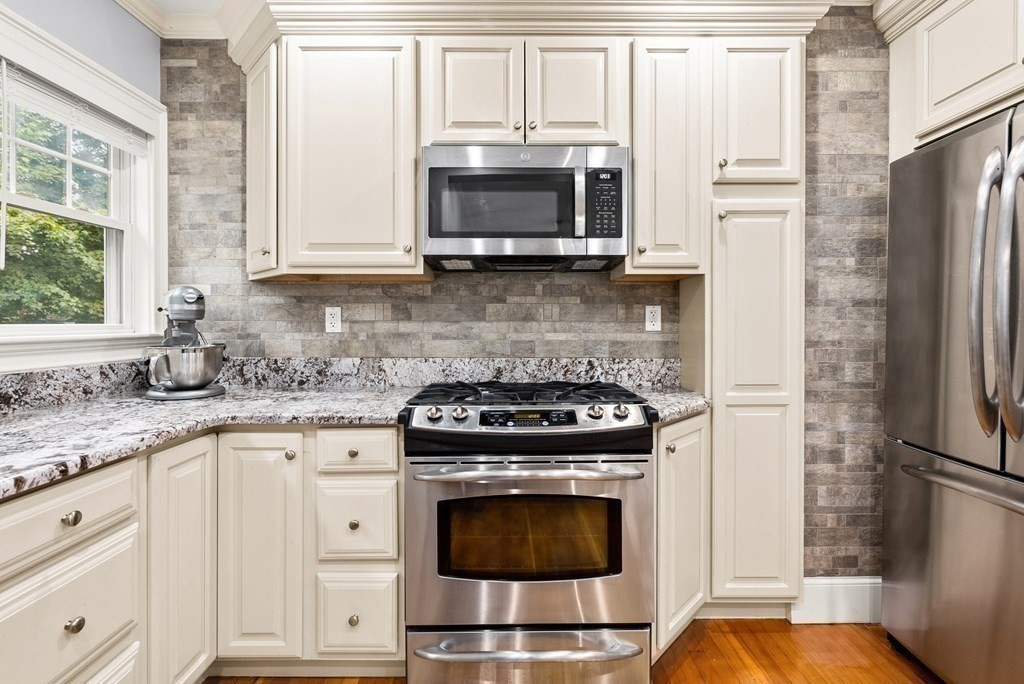 54 Beaconsfield Road, Unit 54 Brookline, MA 02445 - Photo 8 of 21