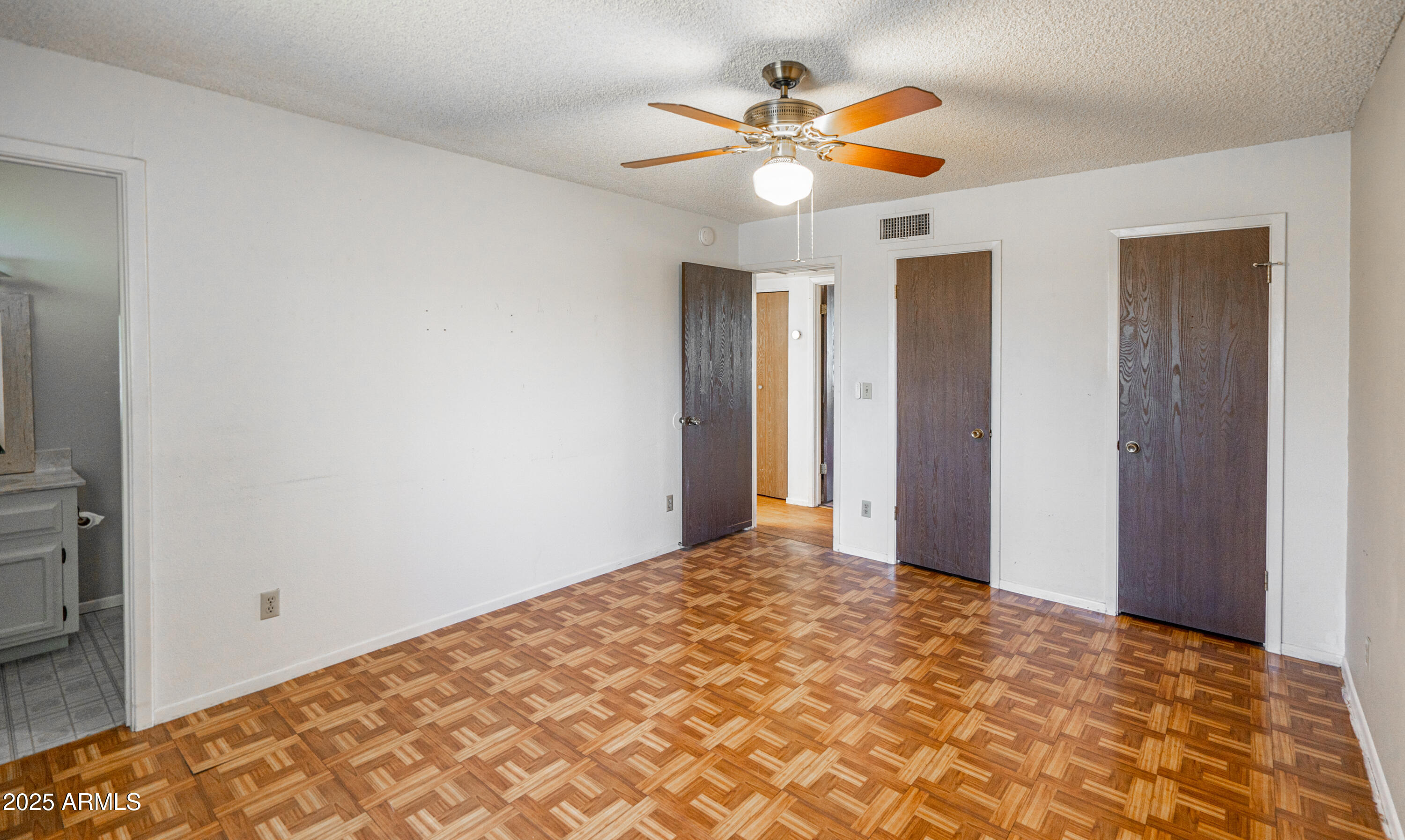 18422 North 30th Lane Phoenix, AZ 85053 - Photo 7 of 16