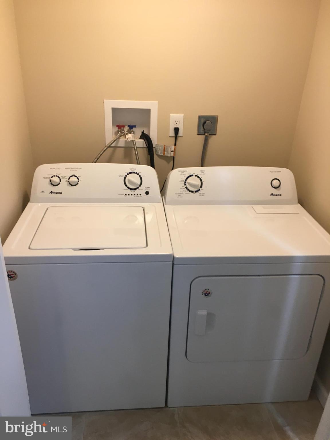 926 Arncliffe Road Baltimore, MD 21221 - Photo 21 of 24 a utility room with dryer and washer