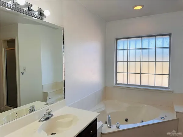 $1,800 | 1806 West 31st 1/2 Street, Mission, TX 78574