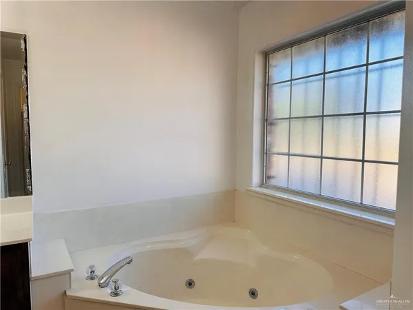$1,800 | 1806 West 31st 1/2 Street, Mission, TX 78574