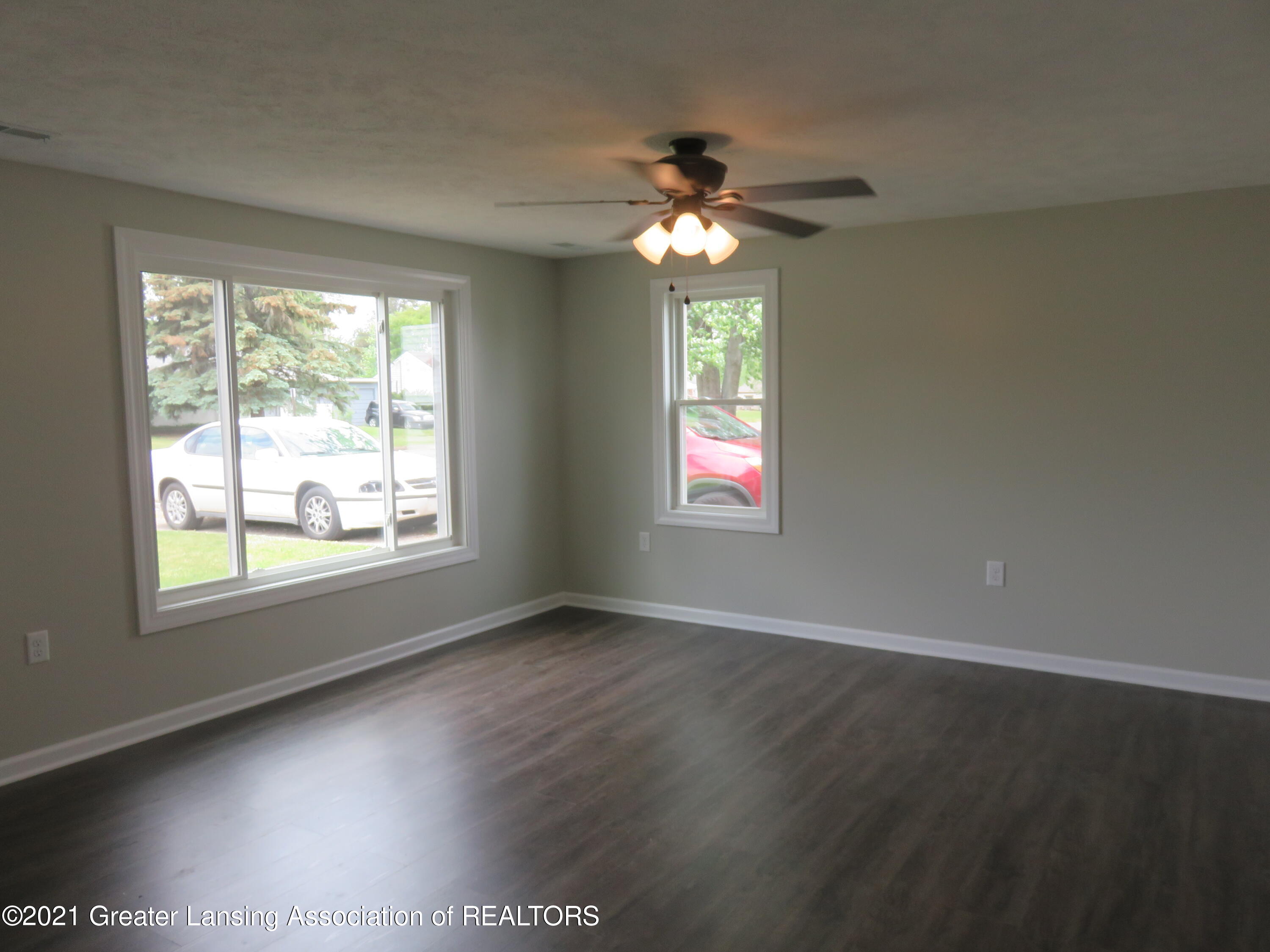 928 Eastfield Road Lansing, MI 48917 - Photo 2 of 20 Living room