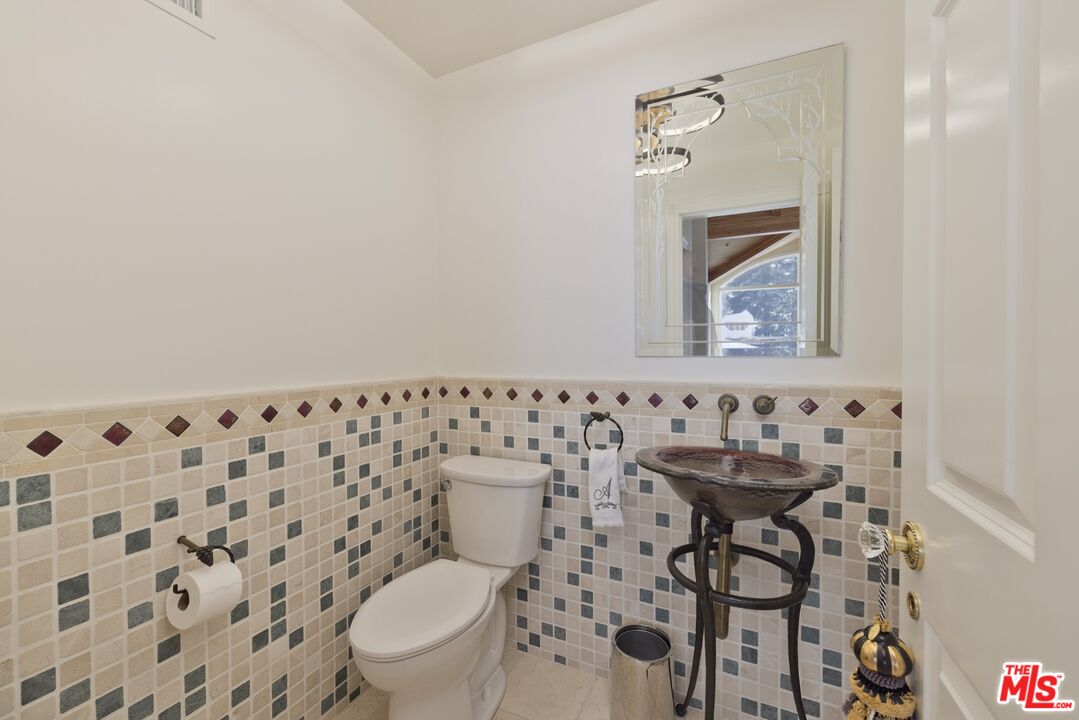 370 Ranch Road Mammoth Lakes, CA 93546 - Photo 17 of 38 a bathroom with a toilet and a sink