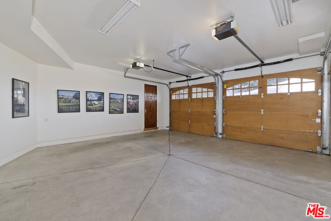 370 Ranch Road Mammoth Lakes, CA 93546 - Photo 35 of 38 a view of a garage