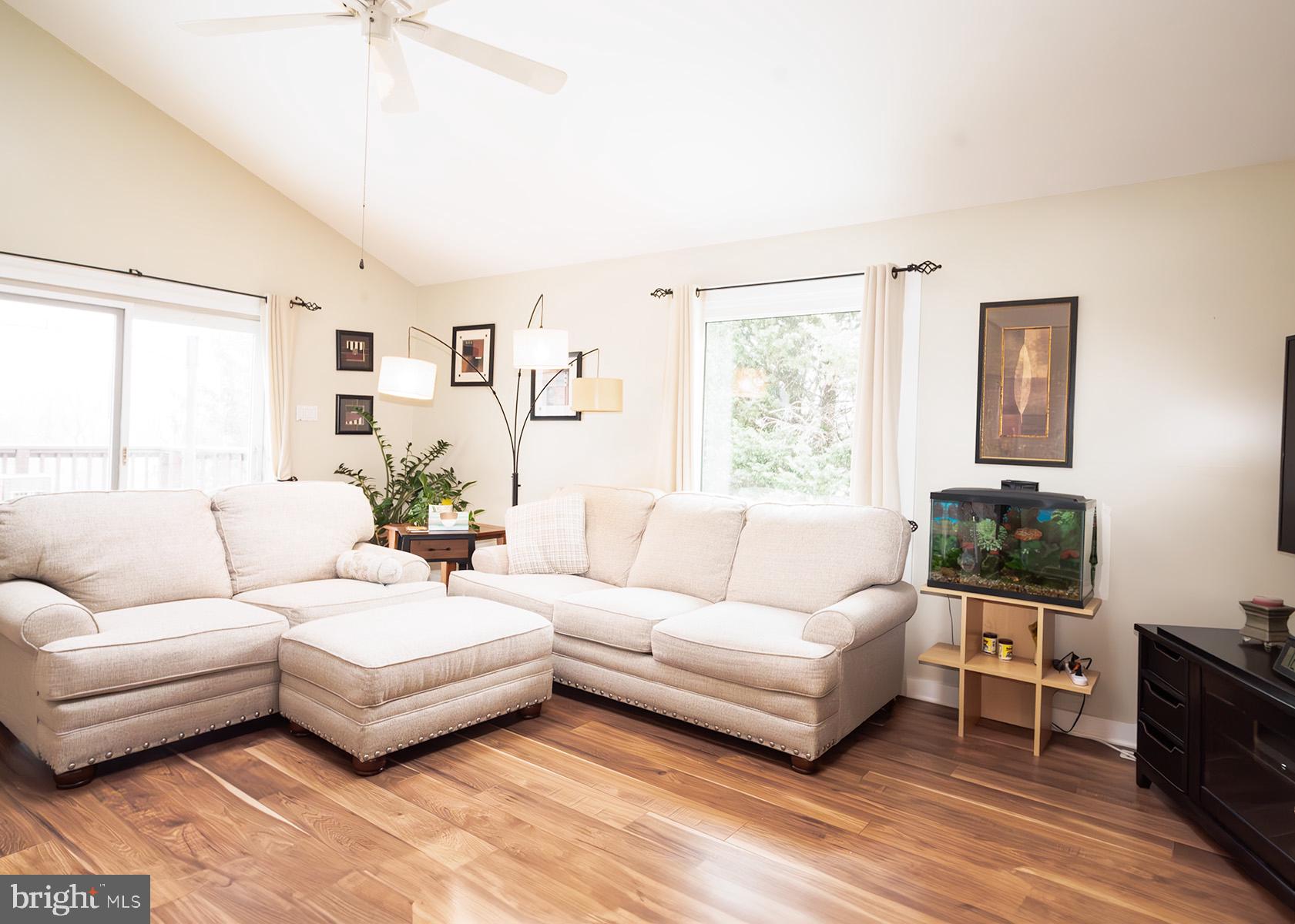 1645 Parkview Road York, PA 17406 - Photo 6 of 31 Gallery Image 6
