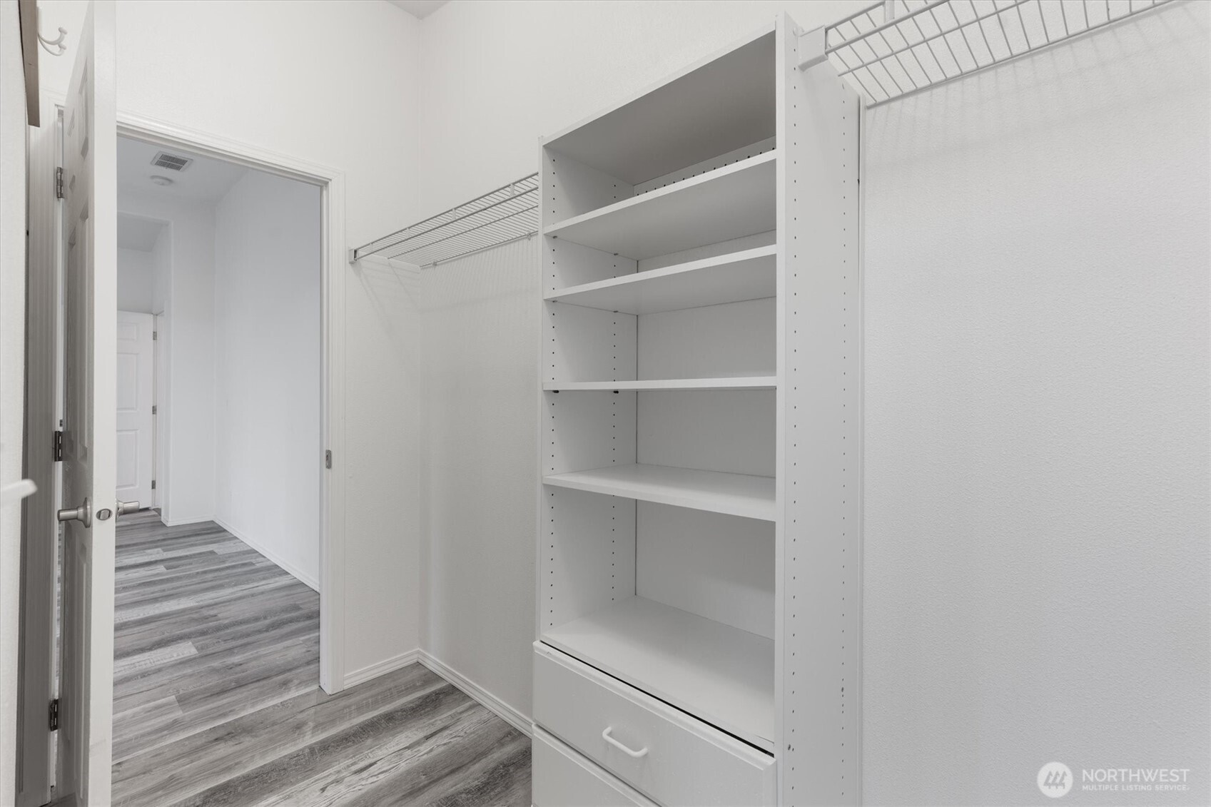 149 Trapper Lane Kelso, WA 98626 - Photo 30 of 40 a view of an empty walk in closet