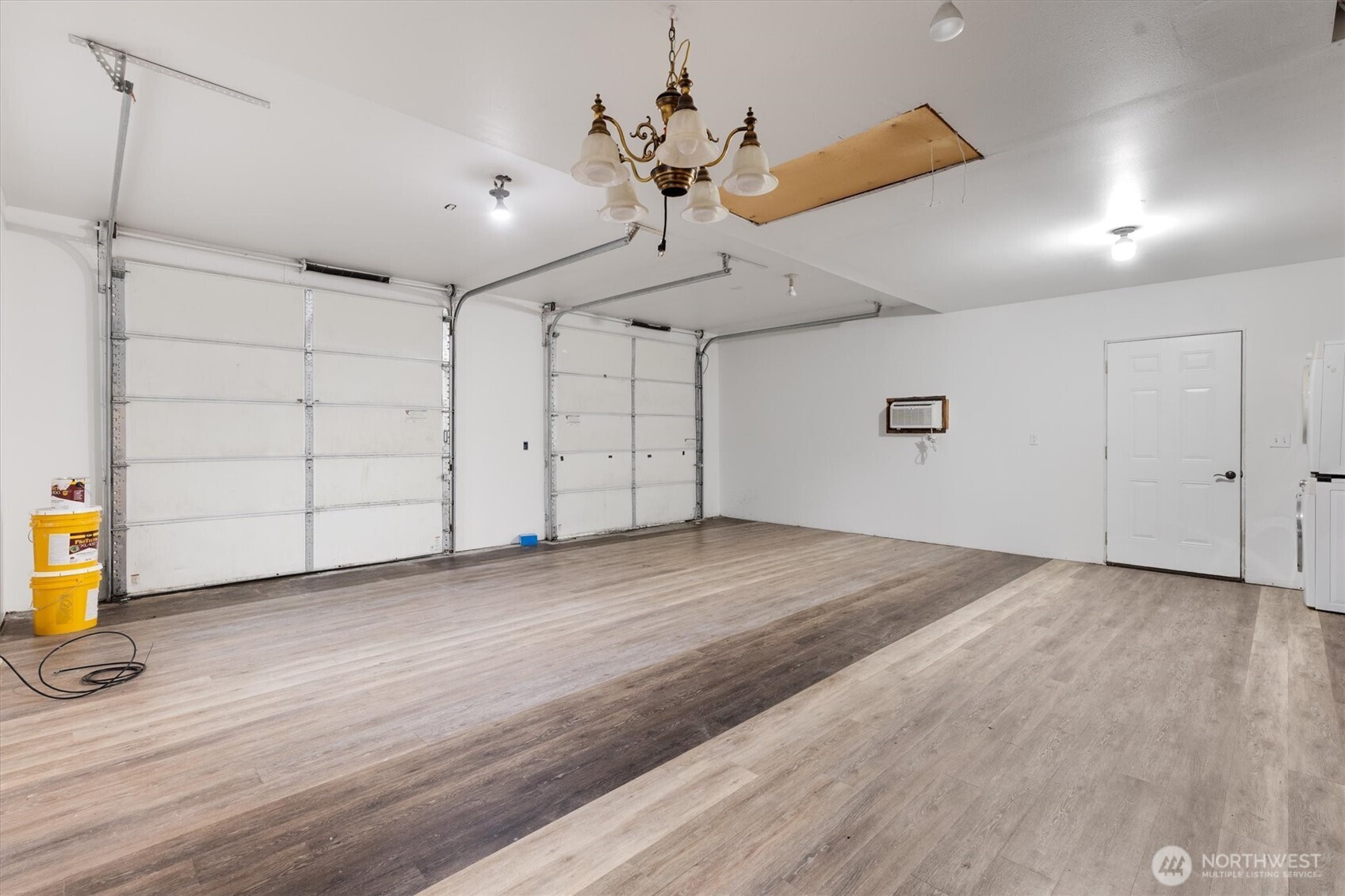 149 Trapper Lane Kelso, WA 98626 - Photo 33 of 40 a view of a livingroom with a chandelier