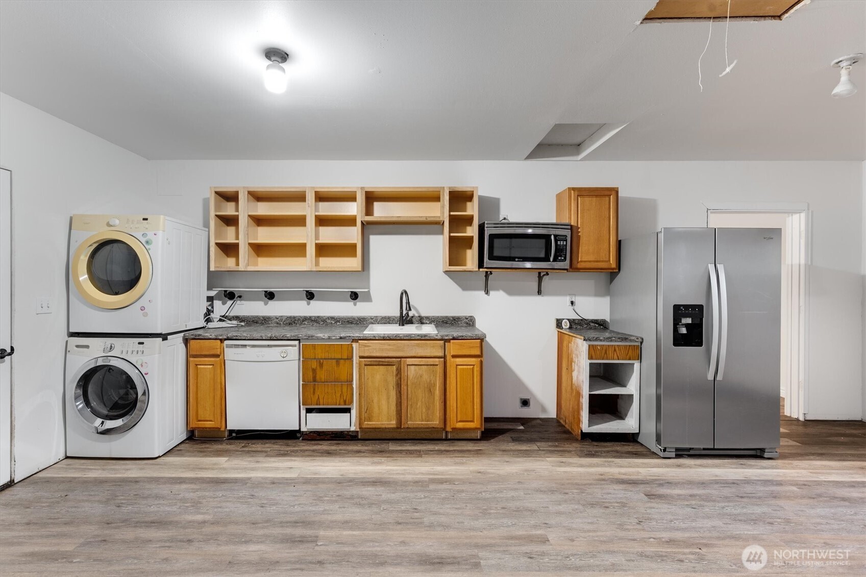 149 Trapper Lane Kelso, WA 98626 - Photo 34 of 40 a view of a kitchen with a sink dishwasher and a fireplace