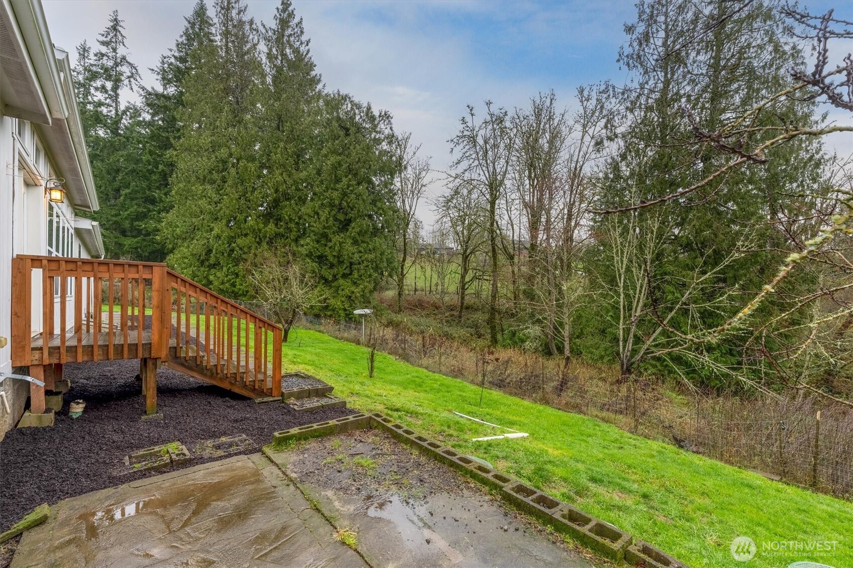 149 Trapper Lane Kelso, WA 98626 - Photo 37 of 40 a view of a backyard with wooden fence