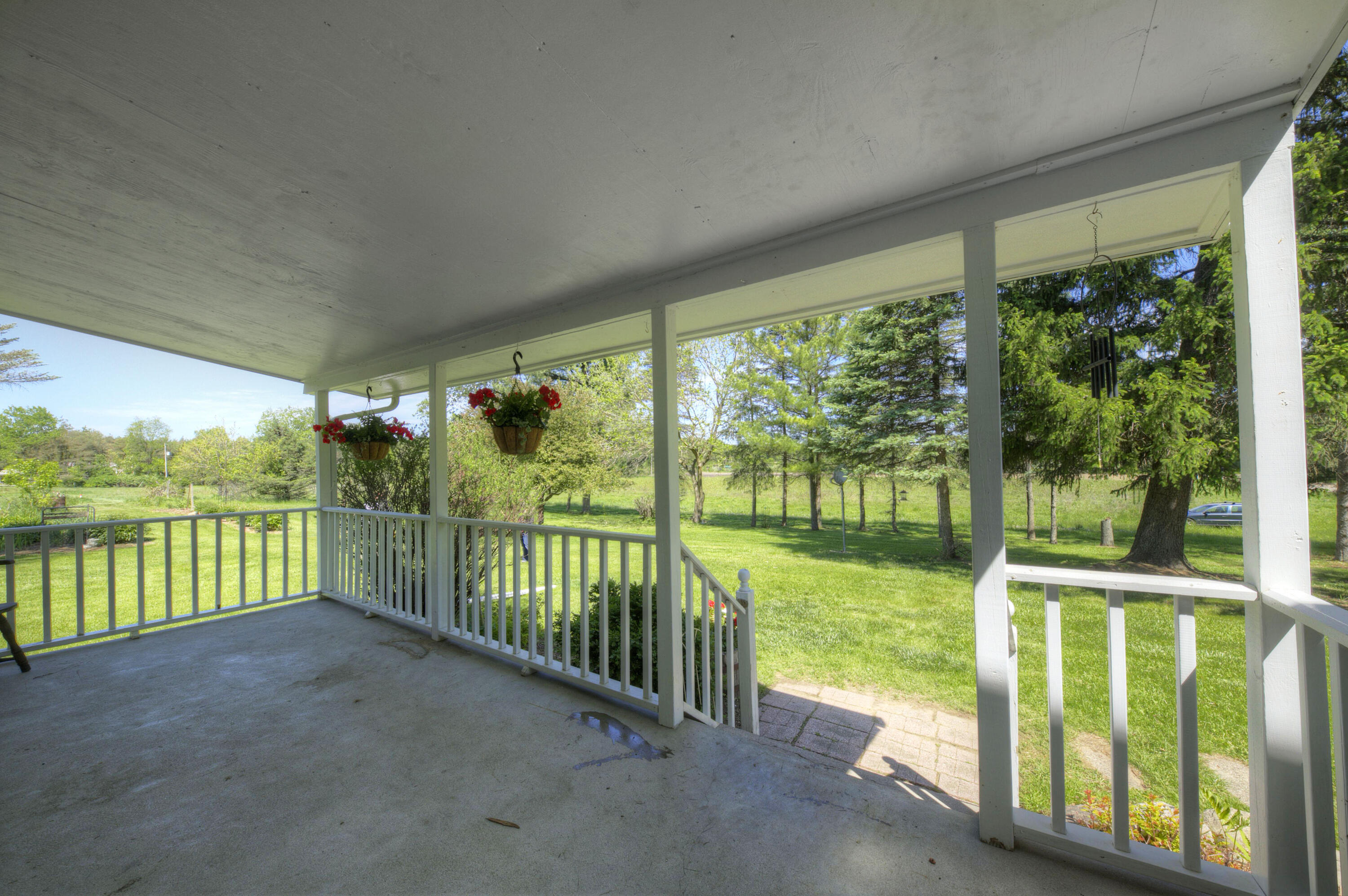 15610 Arnold Road Gregory, MI 48137 - Photo 13 of 90 House side porch