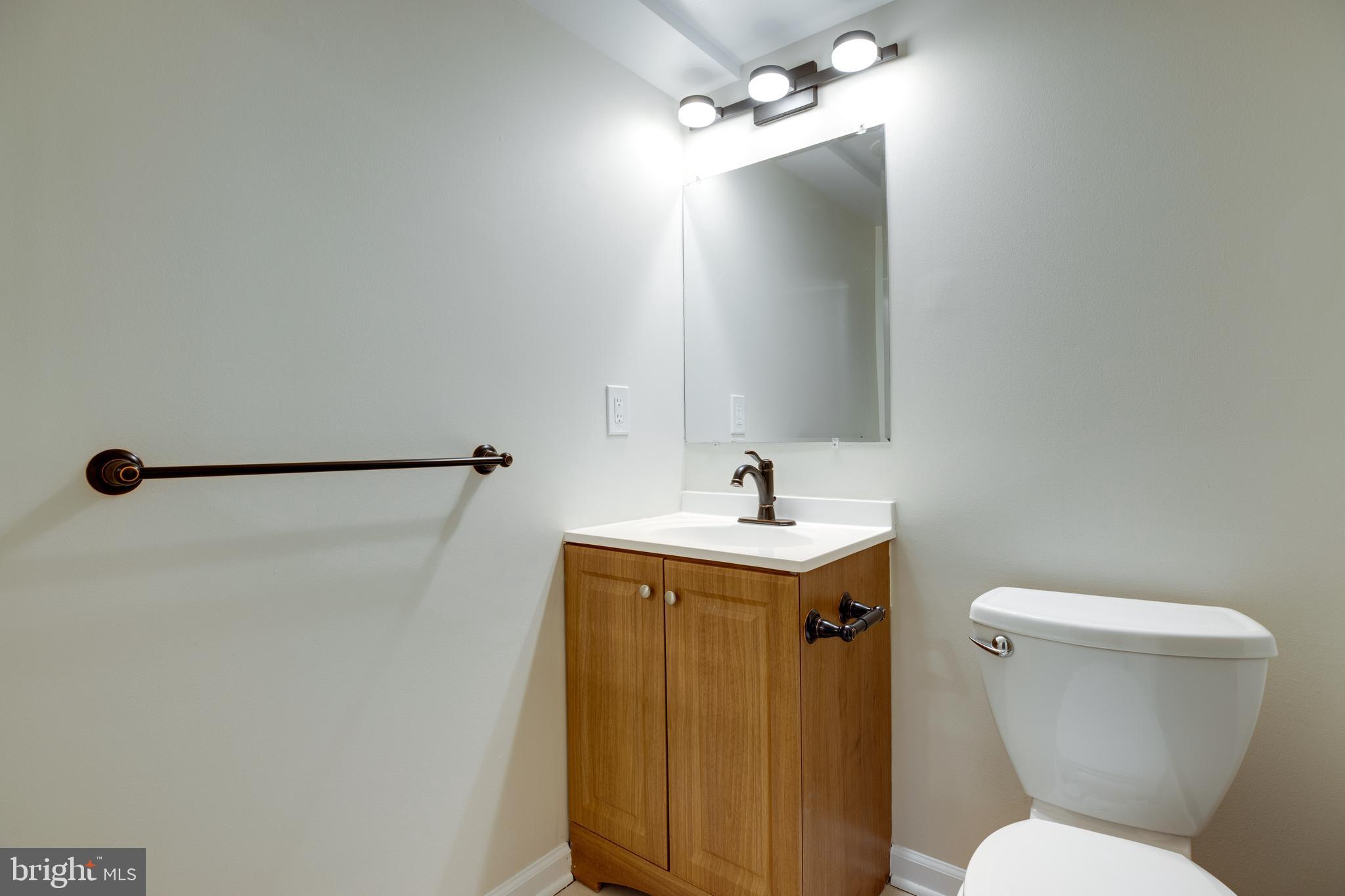 7651 Tremayne Place, Unit 202 McLean, VA 22102 - Photo 31 of 59 Hall Full Bath