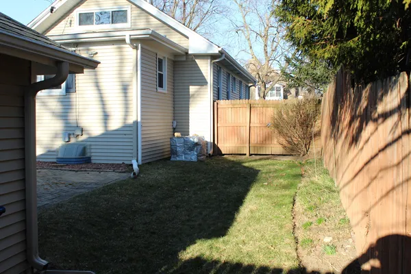 $315,000 | 1503 Hickory Street, Waukegan, IL 60085
