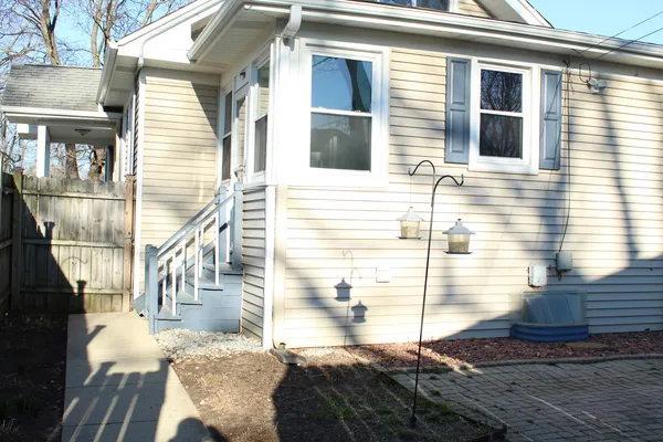 $315,000 | 1503 Hickory Street, Waukegan, IL 60085