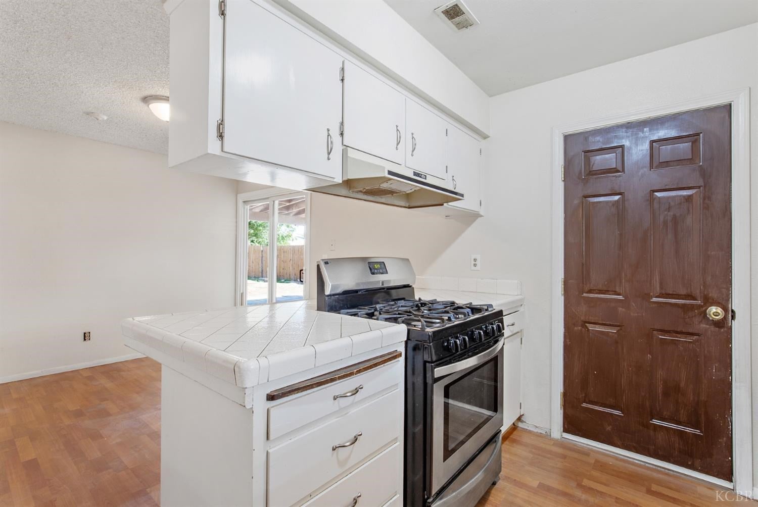 2893 Merlan Way Hanford, CA 93230 - Photo 15 of 30 Gallery Image 15