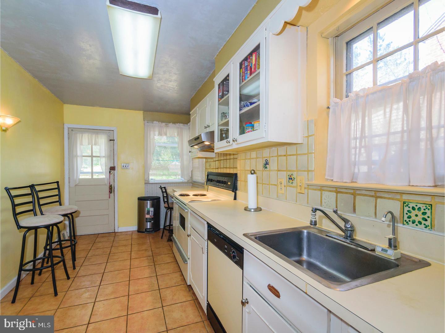 116 Parkview Road Cheltenham, PA 19012 - Photo 9 of 24 Kitchen