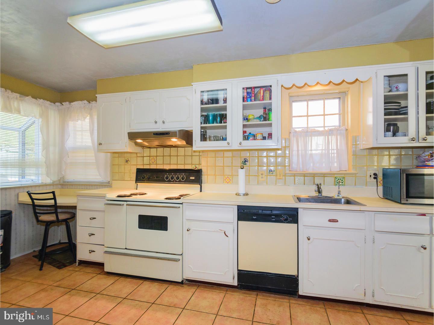 116 Parkview Road Cheltenham, PA 19012 - Photo 10 of 24 Kitchen