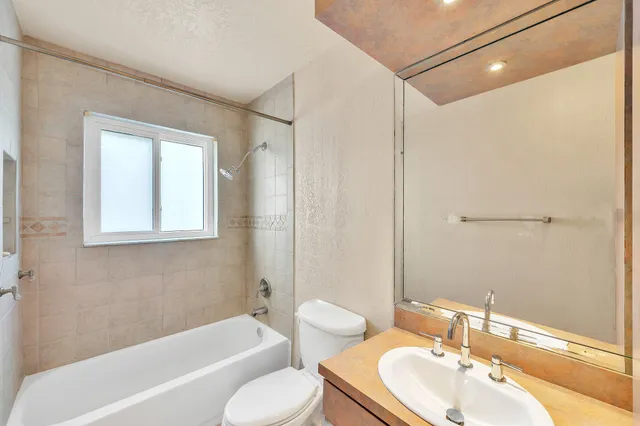 $705,000 | 4377 Northwest 88th Terrace, Coral Springs, FL 33065