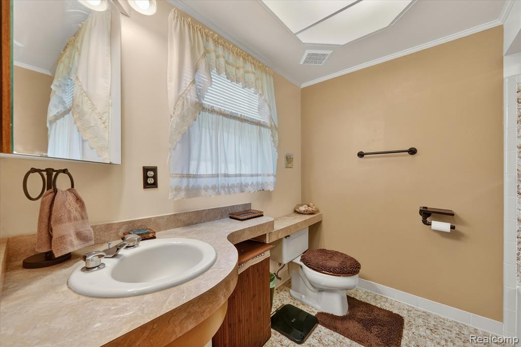 18178 22 Mile Road Macomb, MI 48044 - Photo 17 of 43
